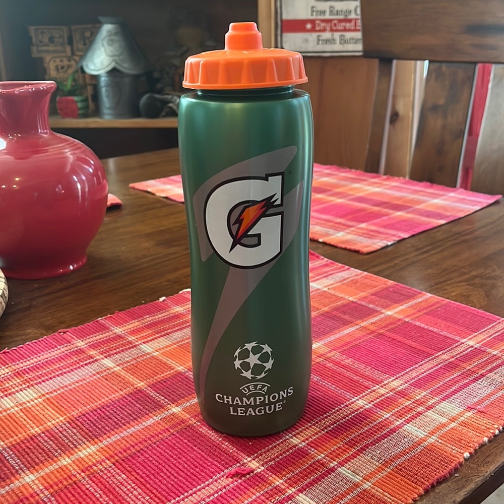 Gatorade plastic tumbler cup holds 32oz green orange screw top brand new